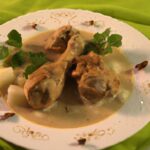 Kashmiri Yakhni Chicken: Creamy Yogurt-Based White Curry Delight