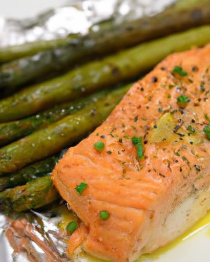 Flavorful Baked Salmon and Asparagus in Foil: Easy & Healthy